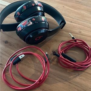 Beats Solo 2 Wireless Headphones